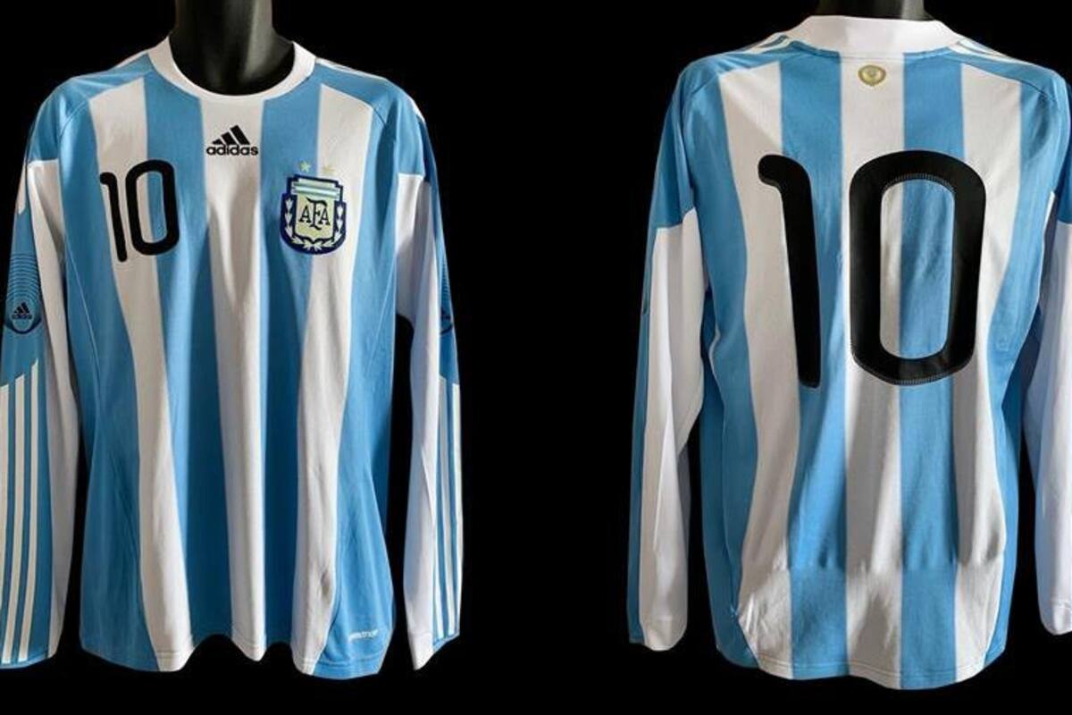 Se celebrará subasta virtual de camisetas usadas por Maradona, Pelé y Messi