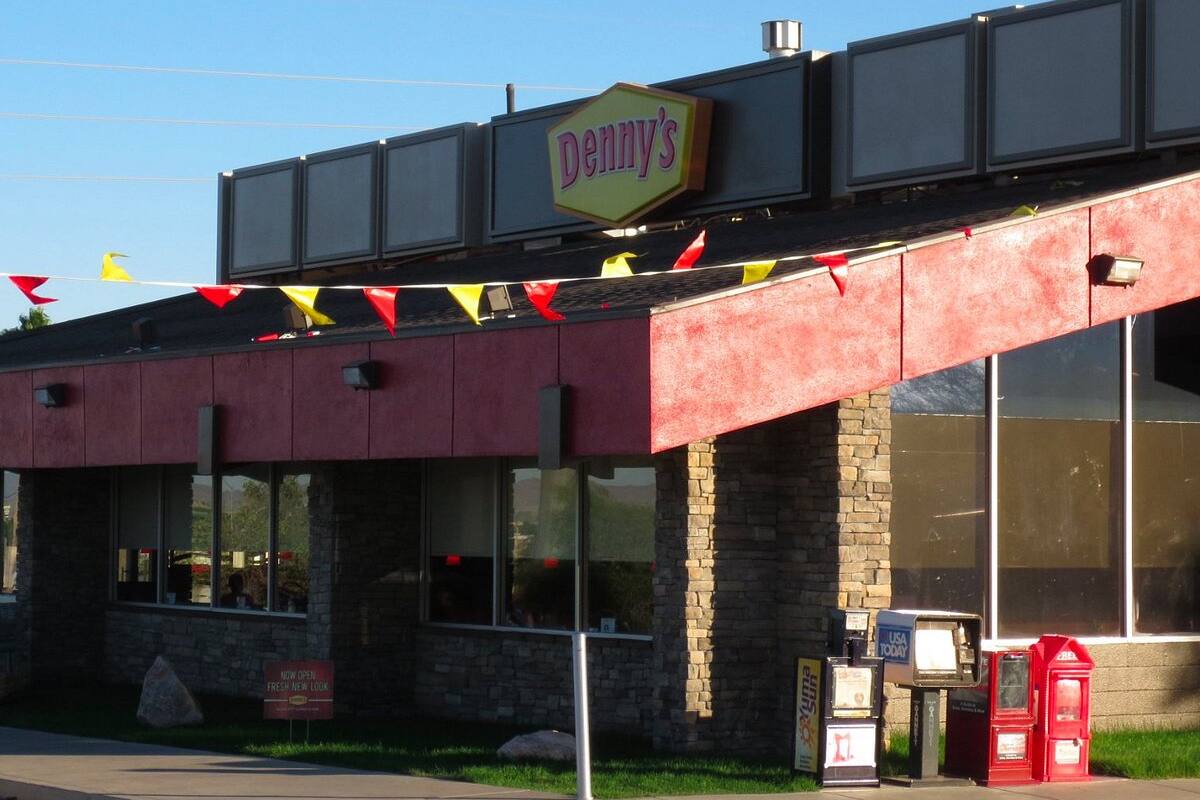 Denny’s reabre en Yuma con café gratis, regalos y platillos a precio especial
