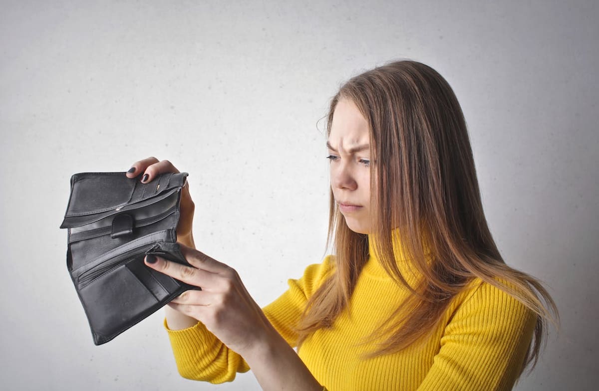 Situaciones como el aumento de costo de vida, la inflación y la falta de ahorros para afrontar emergencias, generan estrés financiero en los mexicanos. | Foto: Pexels