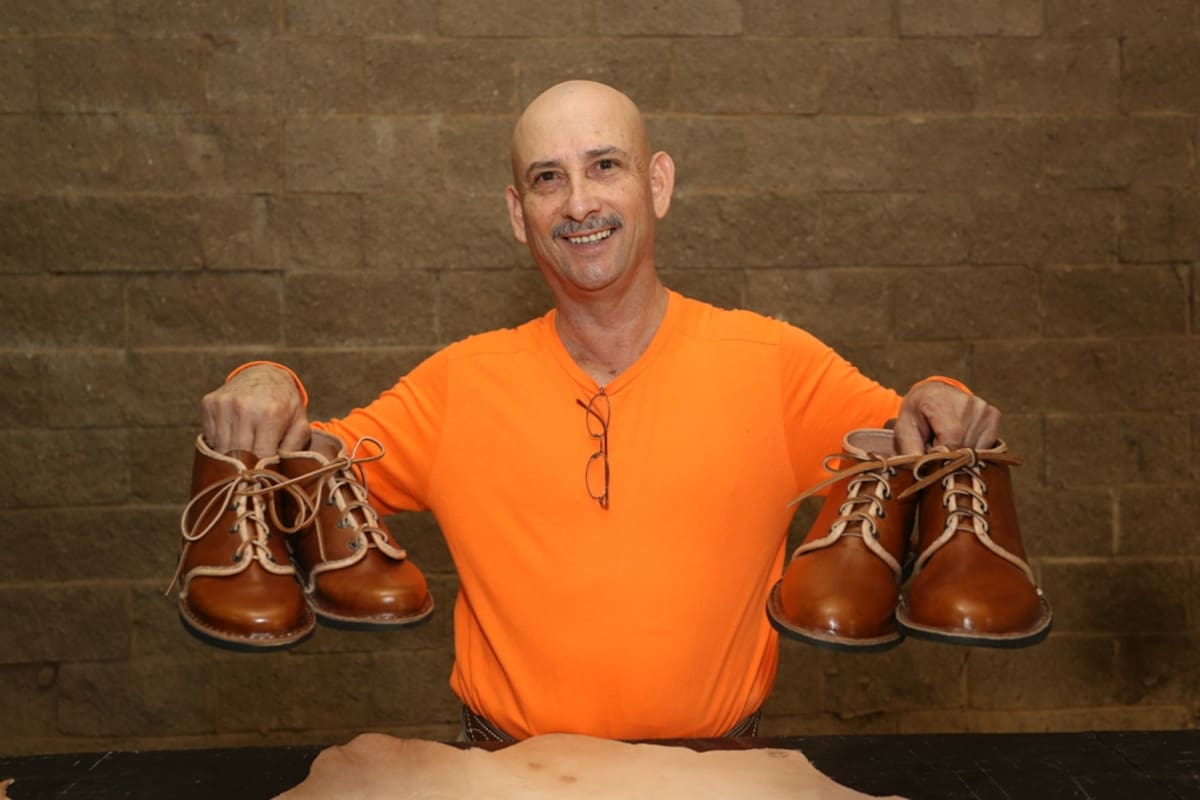 Hermosillo: Jorge aprovecha el arte del cuero