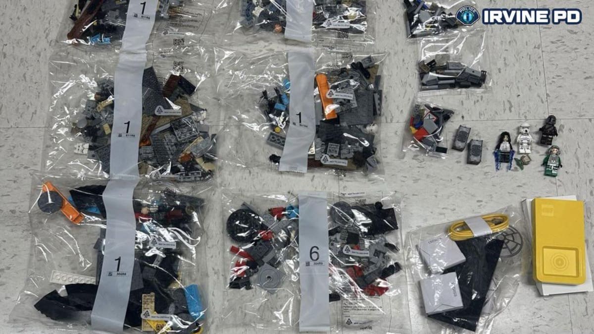 Los presuntos responsables fueron interceptados en una Target ubicada en la zona comercial de Spectrum. Foto: Cortesía