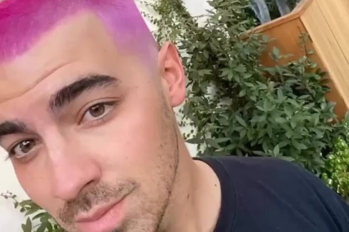 Joe Jonas se tiñe el cabello de rosa en apoyo a la concientización sobre el cáncer de mama
