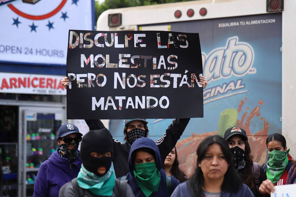 Mujeres protestan en garita de San Ysidro