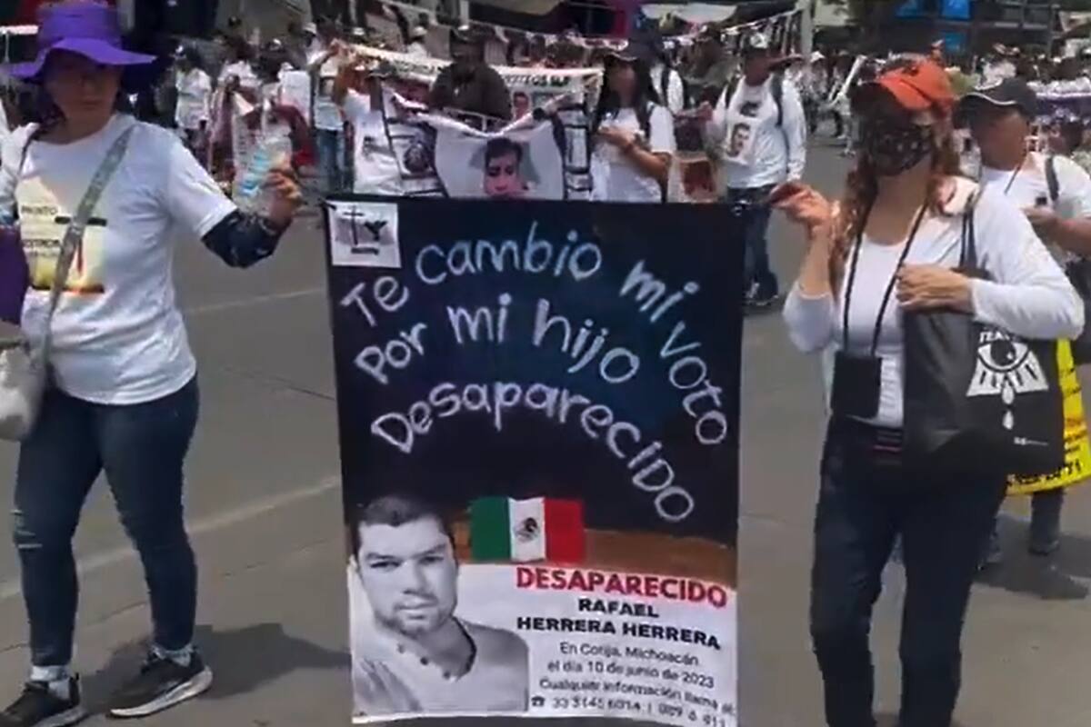 VIDEO: Madres buscadoras marchan por sus hijos desaparecidos en la Cdmx: “Nada que celebrar”