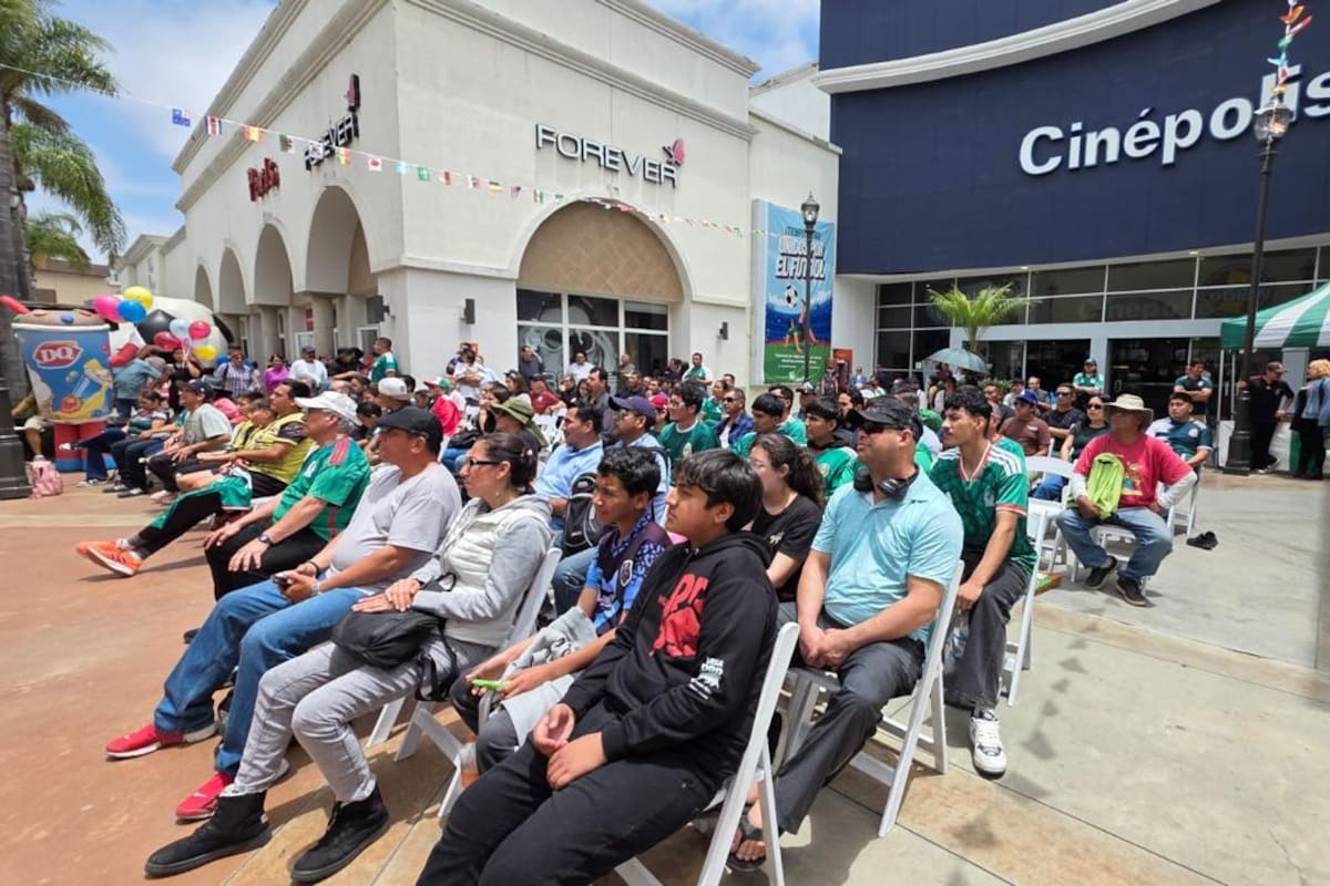 Gritos, abrazos y esperanza; así se vive el México-Sudáfrica en Rosarito