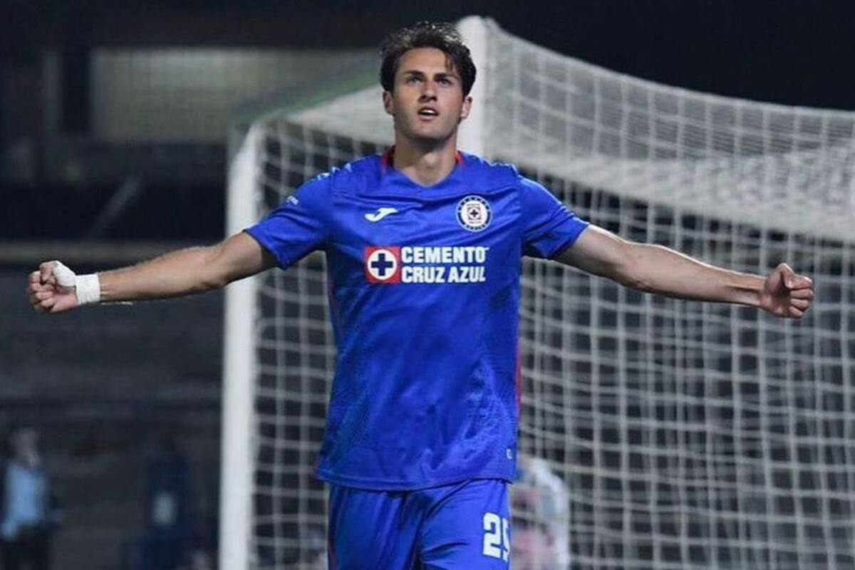 Carlos Albert ataca a Santiago Giménez por ser convocado con la Selección Mexicana