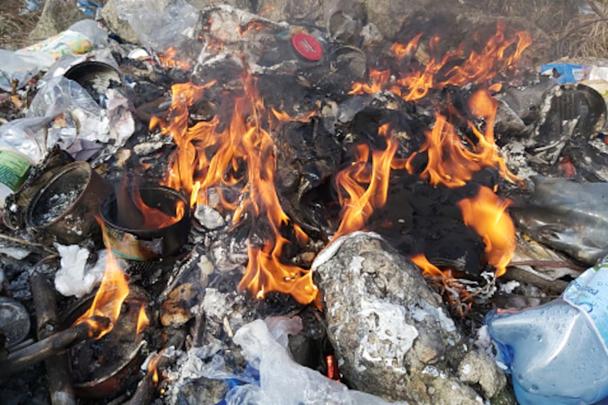 Quema de basura en Ecowaste mantiene en alerta a colonias de Tijuana