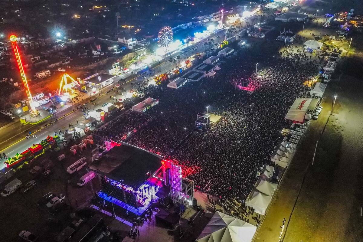 Ángela Aguilar y Christian Nodal protagonizan quema del mal humor en Ensenada