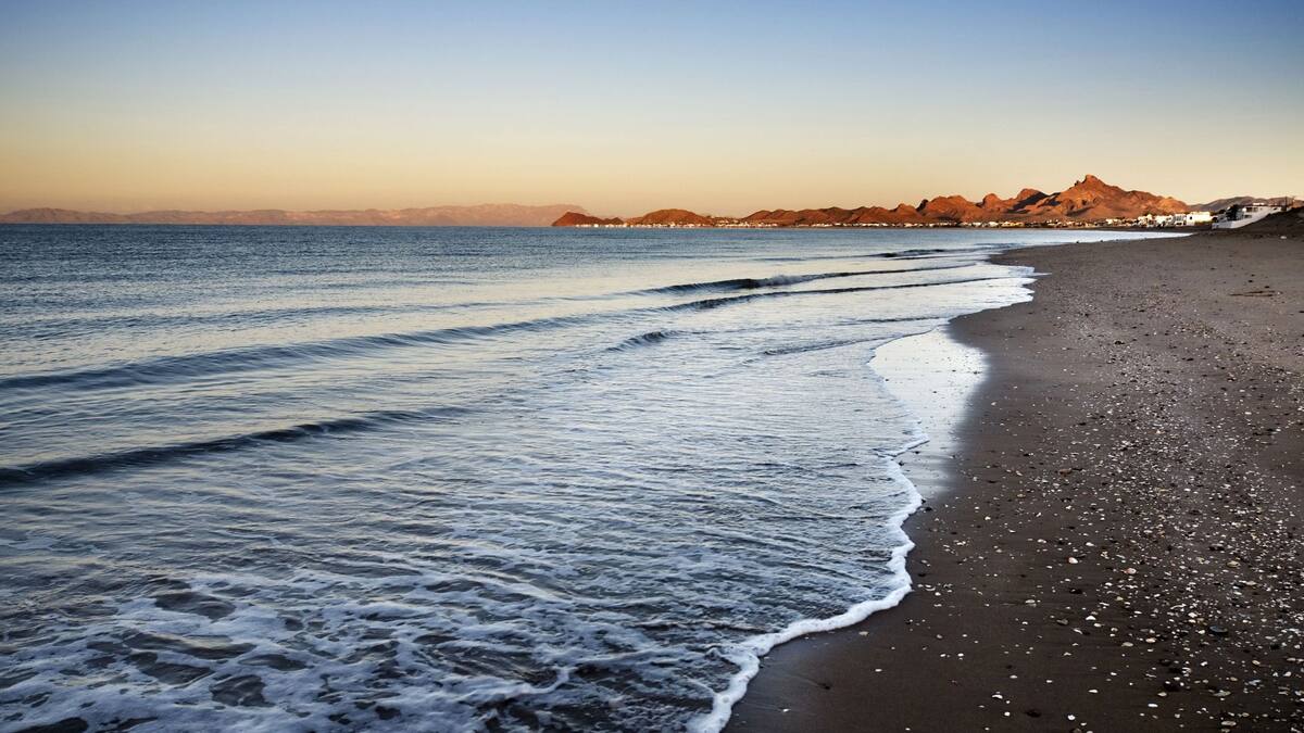 Cierran playas y muelle de Bahía de Kino por tormenta tropical Ileana: Se mantiene vigilancia y precauciones