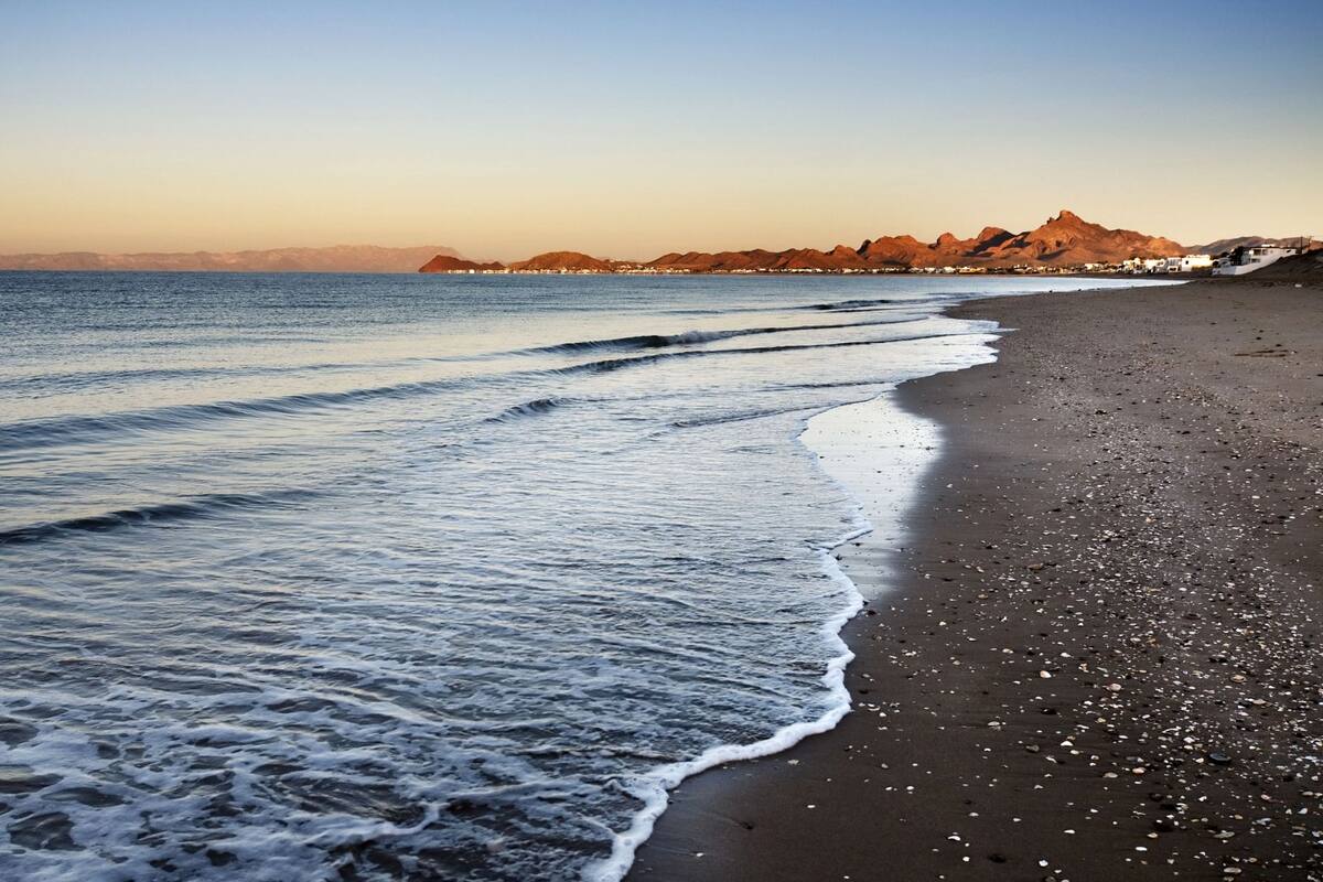 Cierran playas y muelle de Bahía de Kino por tormenta tropical Ileana: Se mantiene vigilancia y precauciones