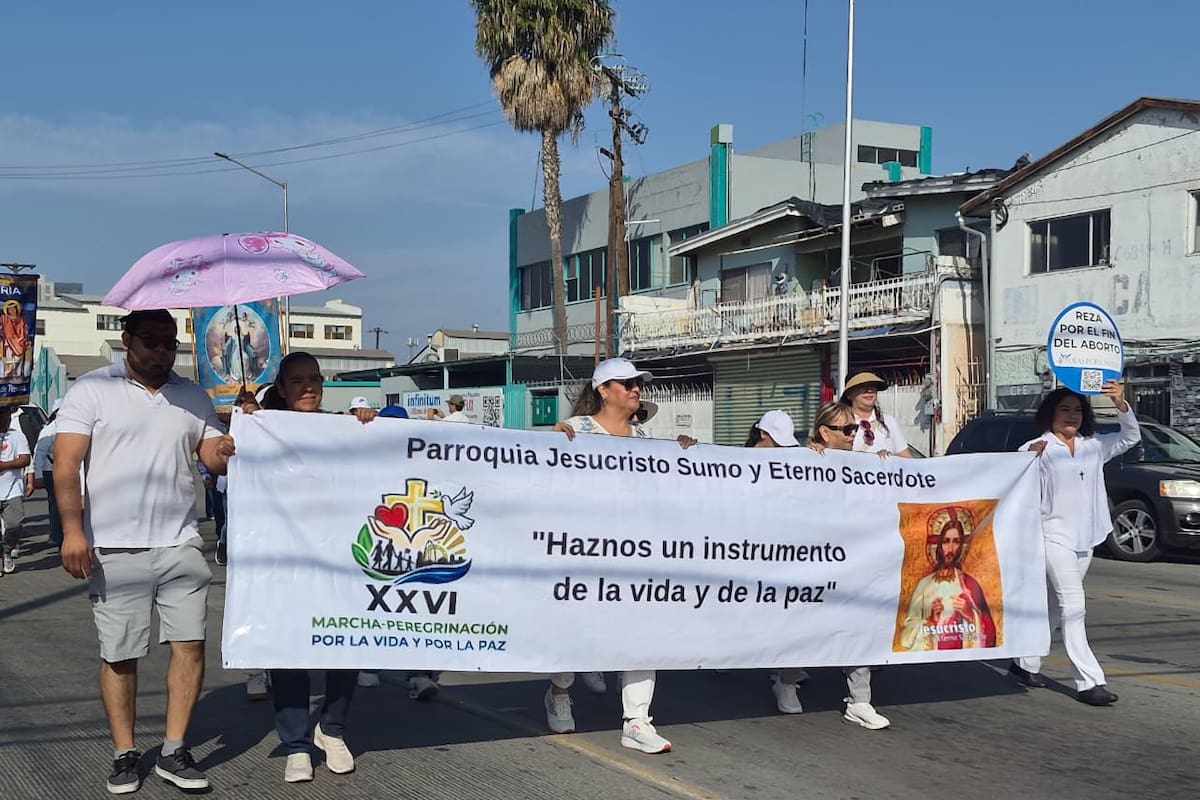 Dedica iglesia marcha a familias víctimas de la violencia
