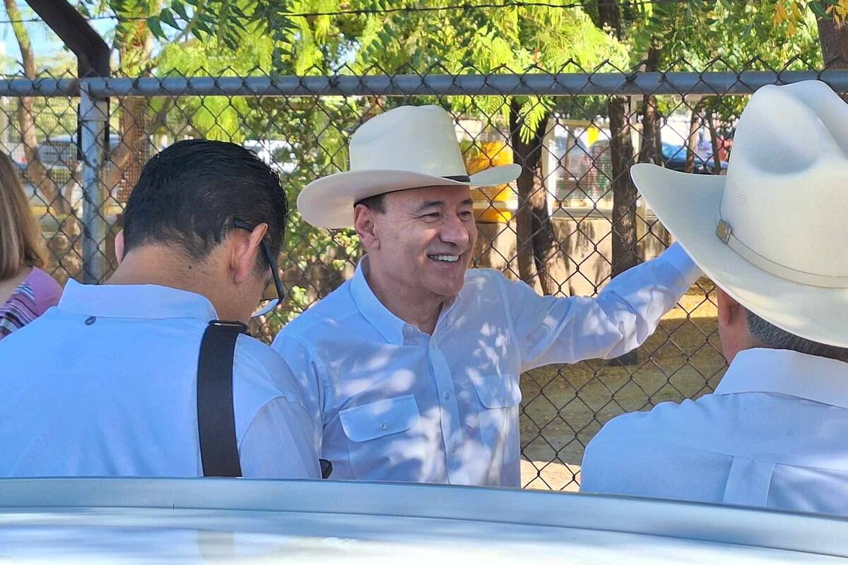 Alfonso Durazo acude a votar