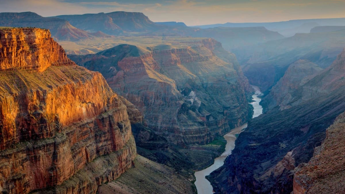 El río que va “cuesta arriba” y cruza una montaña: estudio científico explica cómo el Green atravesó las montañas Uinta tras un hundimiento temporal de la corteza hace entre 2 y 5 millones de años, un proceso que redefinió la divisoria continental en Estados Unidos