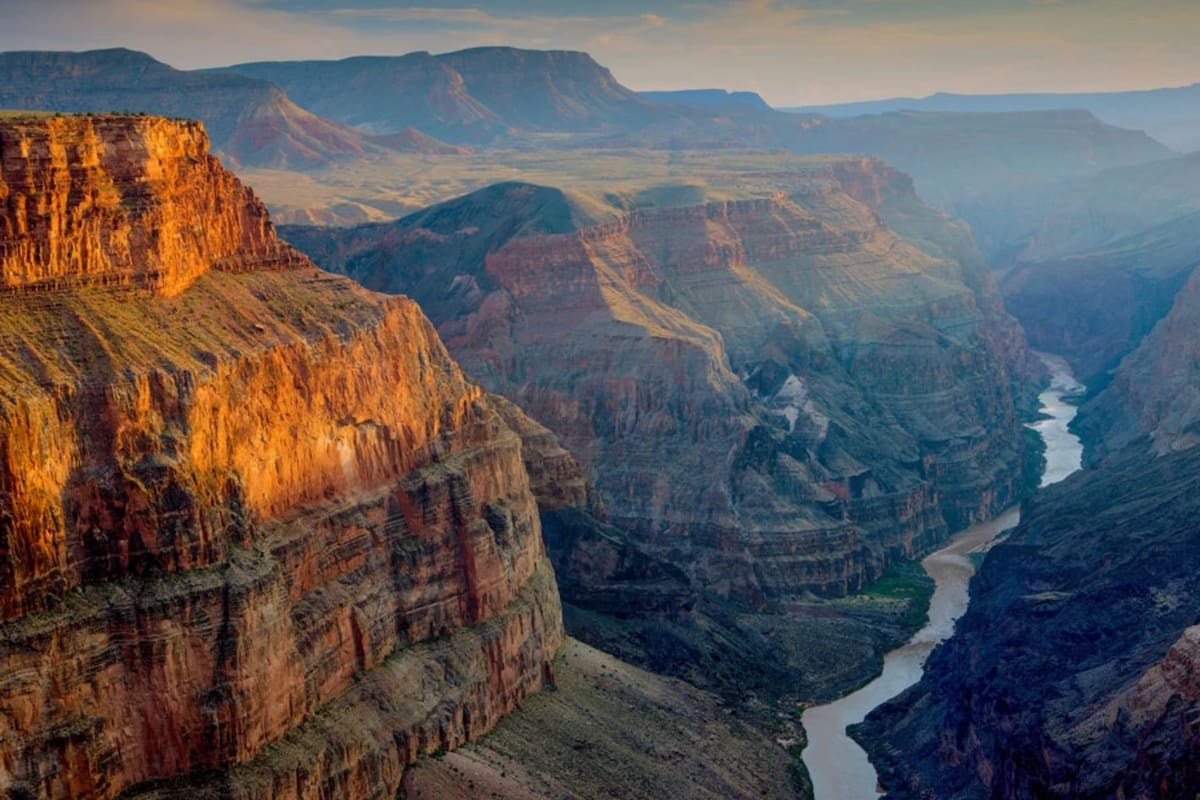 El río que va “cuesta arriba” y cruza una montaña: estudio científico explica cómo el Green atravesó las montañas Uinta tras un hundimiento temporal de la corteza hace entre 2 y 5 millones de años, un proceso que redefinió la divisoria continental en Estados Unidos