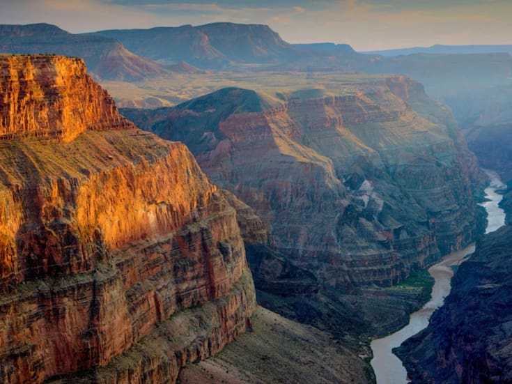 El río que va “cuesta arriba” y cruza una montaña: estudio científico explica cómo el Green atravesó las montañas Uinta tras un hundimiento temporal de la corteza hace entre 2 y 5 millones de años, un proceso que redefinió la divisoria continental en Estados Unidos
