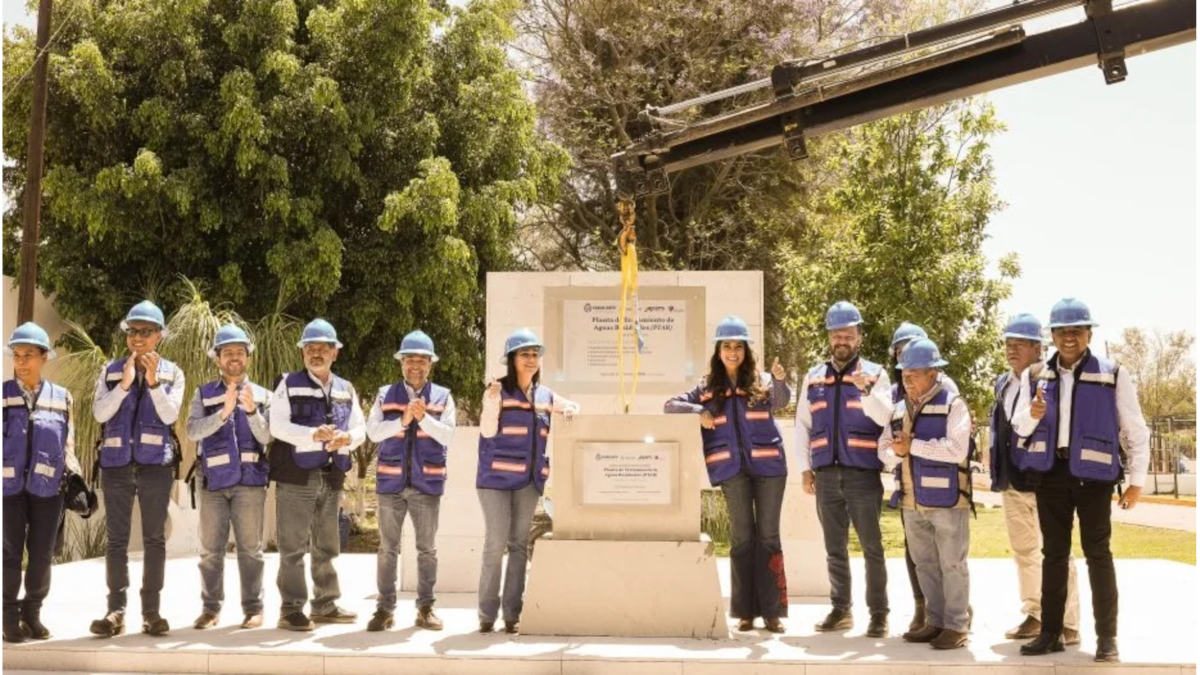 Roberto Castañeda Tejera, director de Agua Potable de Irapuato, participó en la colocación de la primera piedra de la nueva planta tratadora de Irapuato. | Imagen: Especial
