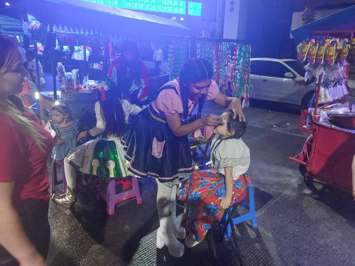 Nogales celebra bajo la lluvia