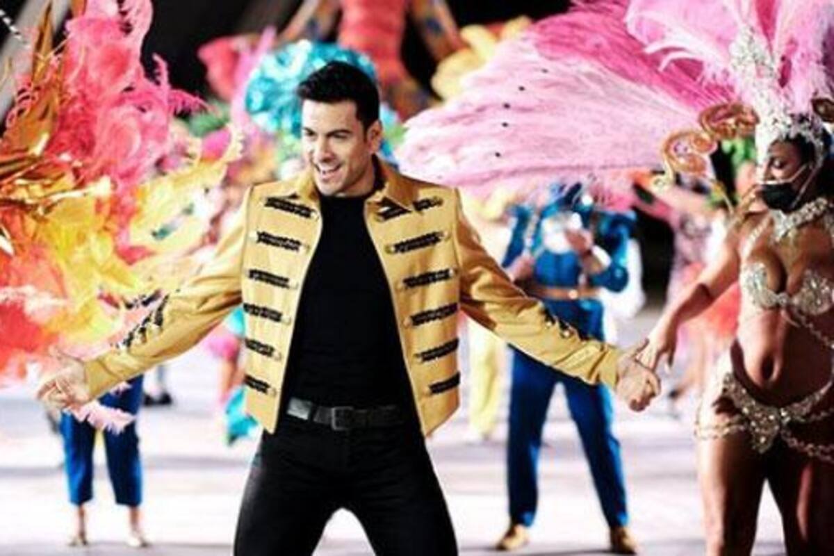 Enloquece Carlos Rivera a sus seguidores con baile sensual