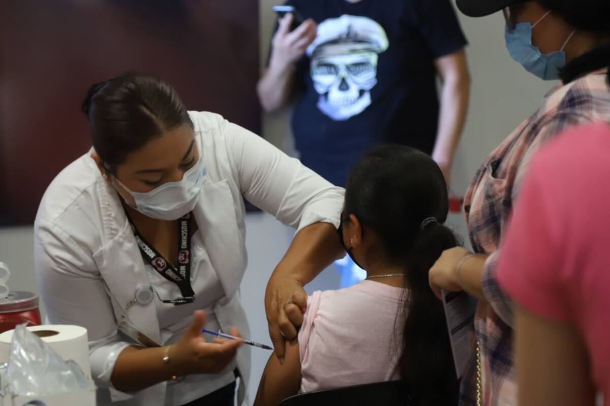 Refuerzos de Covid-19 bivalentes ya son aprobados para todos con 6 meses de edad en adelante en EU