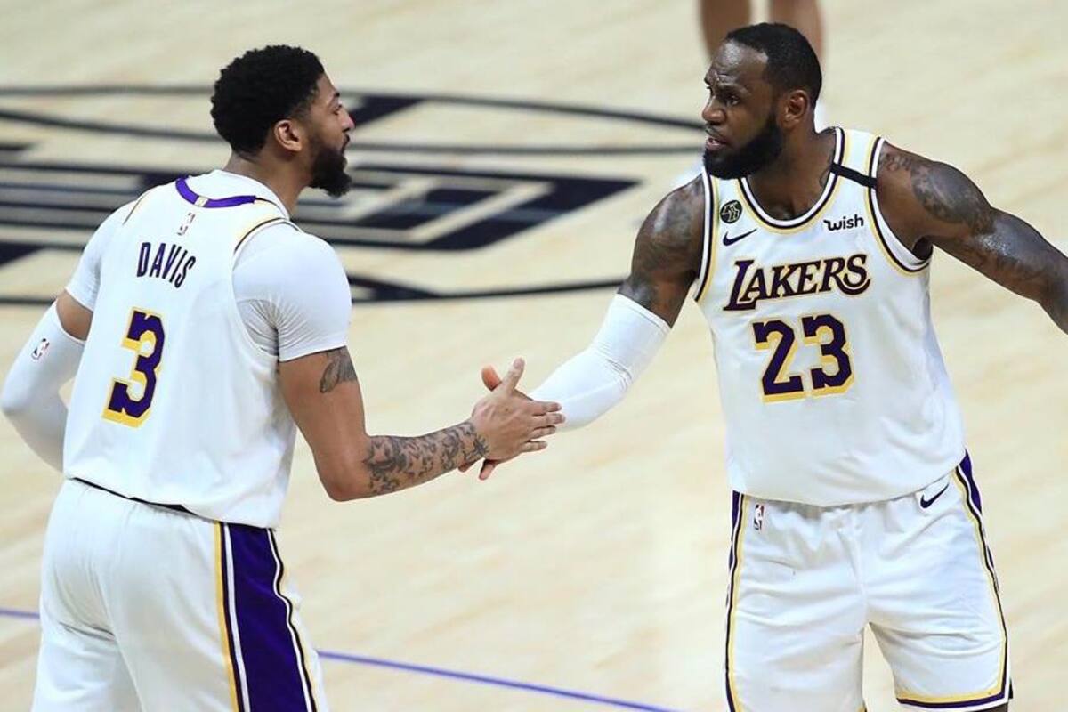 Lakers confirma a dos jugadores positivos por coronavirus
