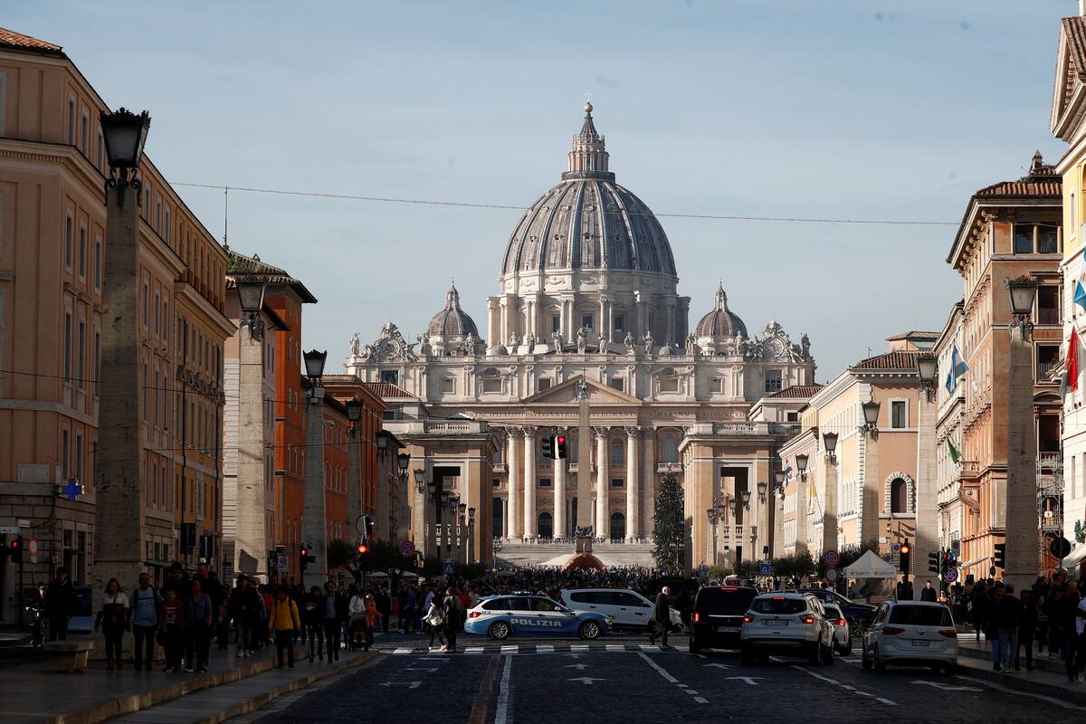 Una vista de la Plaza de San Pedro después de la muerte del ex Papa Benedicto, en El Vaticano, el 31 de diciembre de 2022. REUTERS/Guglielmo Mangiapane
