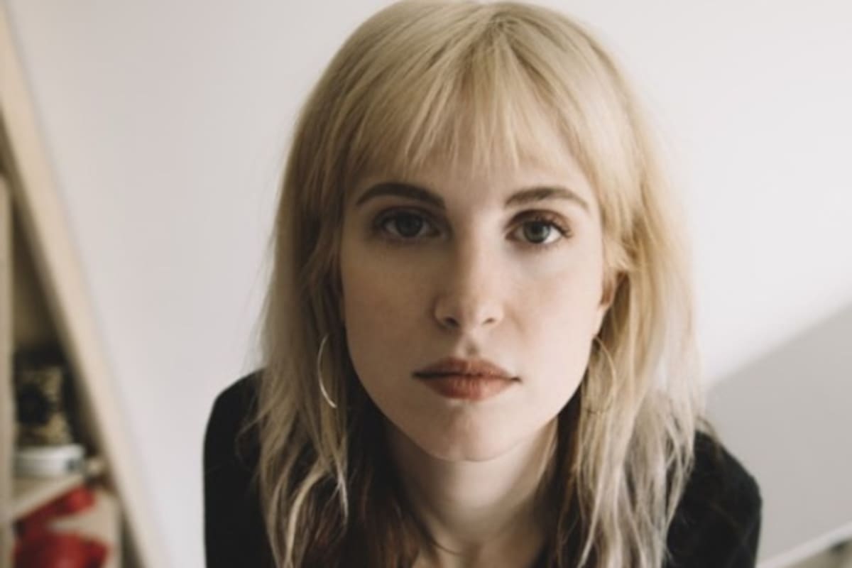 Hayley Williams asegura que tuvo que ir a terapia tras su divorcio con Chad Gilbert