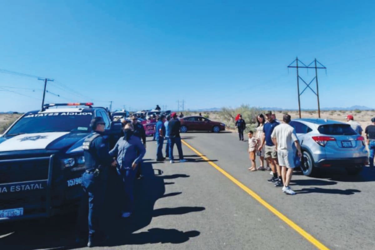 Buscadoras bloquean carretera a Bahía de Kino
