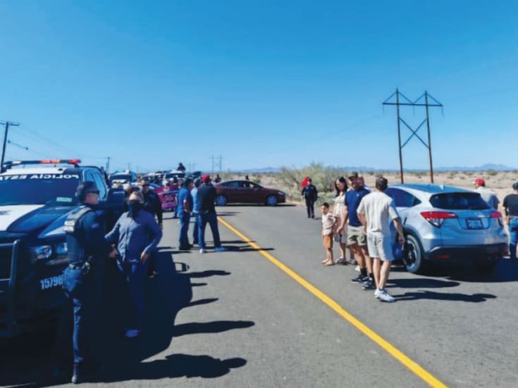 Buscadoras bloquean carretera a Bahía de Kino