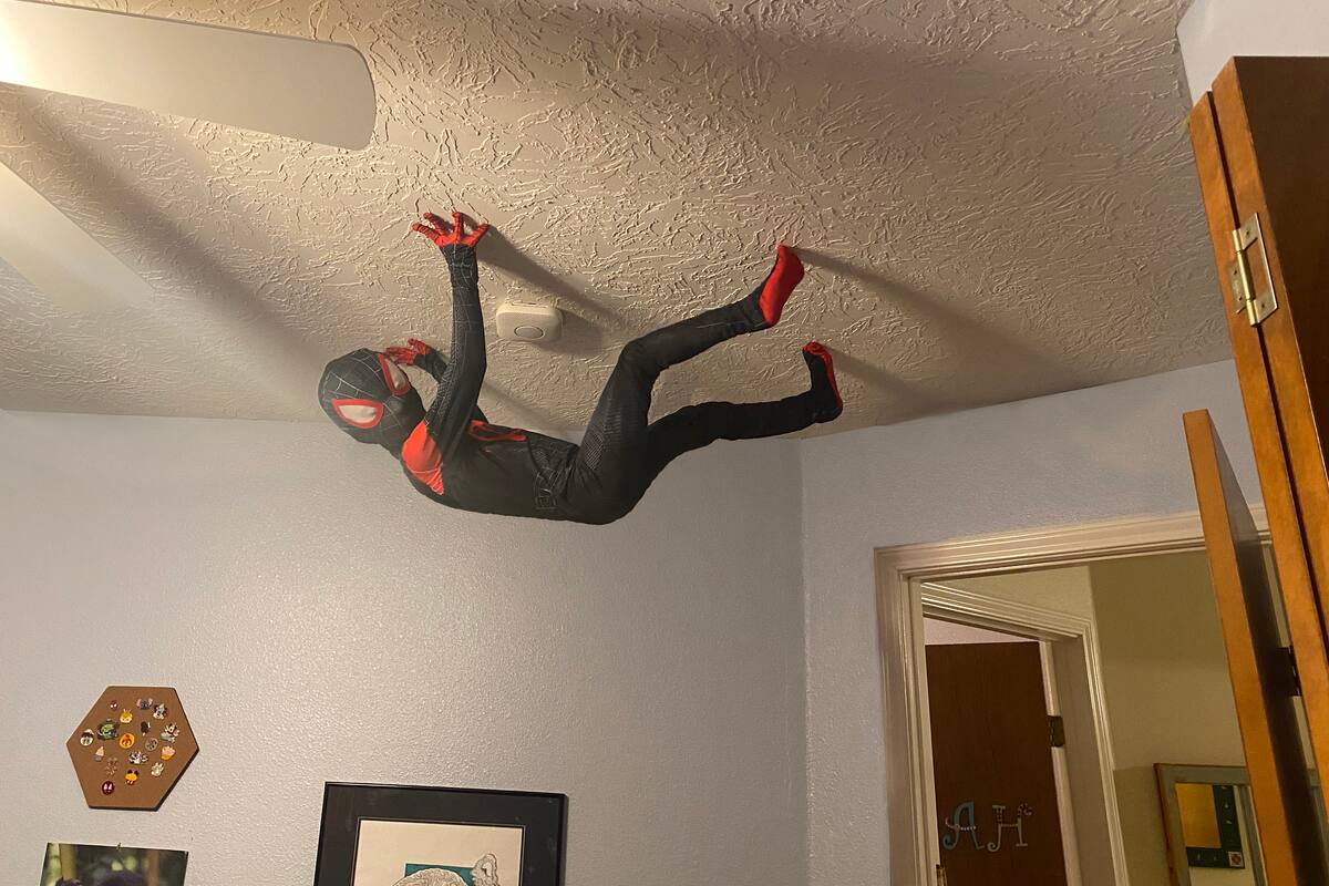 Niño se convierte en el 'verdadero' Spider-Man gracias a la ayuda de su padre