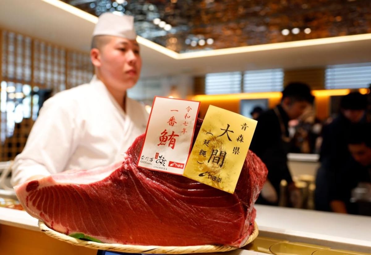 El atún más caro del año: 1.3 millones de dólares por un gigante de Toyosu. | Crédito: FRANCK ROBICHON/EPA-EFE/Shutterstock
