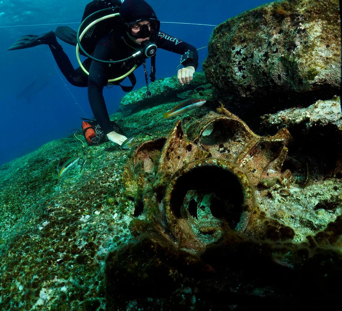 Arqueólogos submarinos griegos han hallado vasijas fabricadas en España entre los restos de un naufragio del siglo II o III, cerca de la isla de Kasos, en el Dodecaneso, por donde pasan varias rutas comerciales marítimas desde la Antigüedad. EFE/ Ministerio De Cultura De Grecia