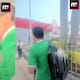 “Tengo como 3 videos; siempre es lo mismo y acosas a las personas” Joven se baja del camión para confrontar a un presunto acosador y el momento se vuelve viral en redes sociales