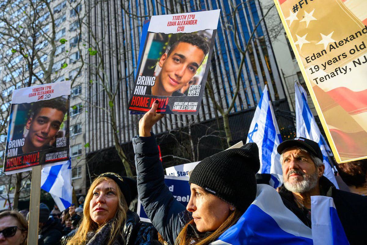 Hamás libera al último rehén estadounidense de 21 años, mientras continúan los combates en Gaza