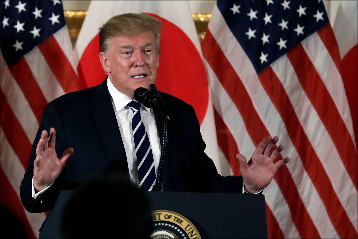 El presidente de Estados Unidos, Donald Trump, interviene en una reunión con líderes empresariales de Japón, el 25 de mayo de 2019, en Tokio. (AP Foto/Evan Vucci)