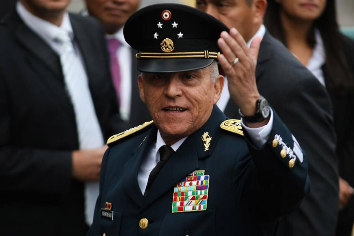 Luis Cresencio Sandoval intervino por Salvador Cienfuegos: Carlos Loret de Mola