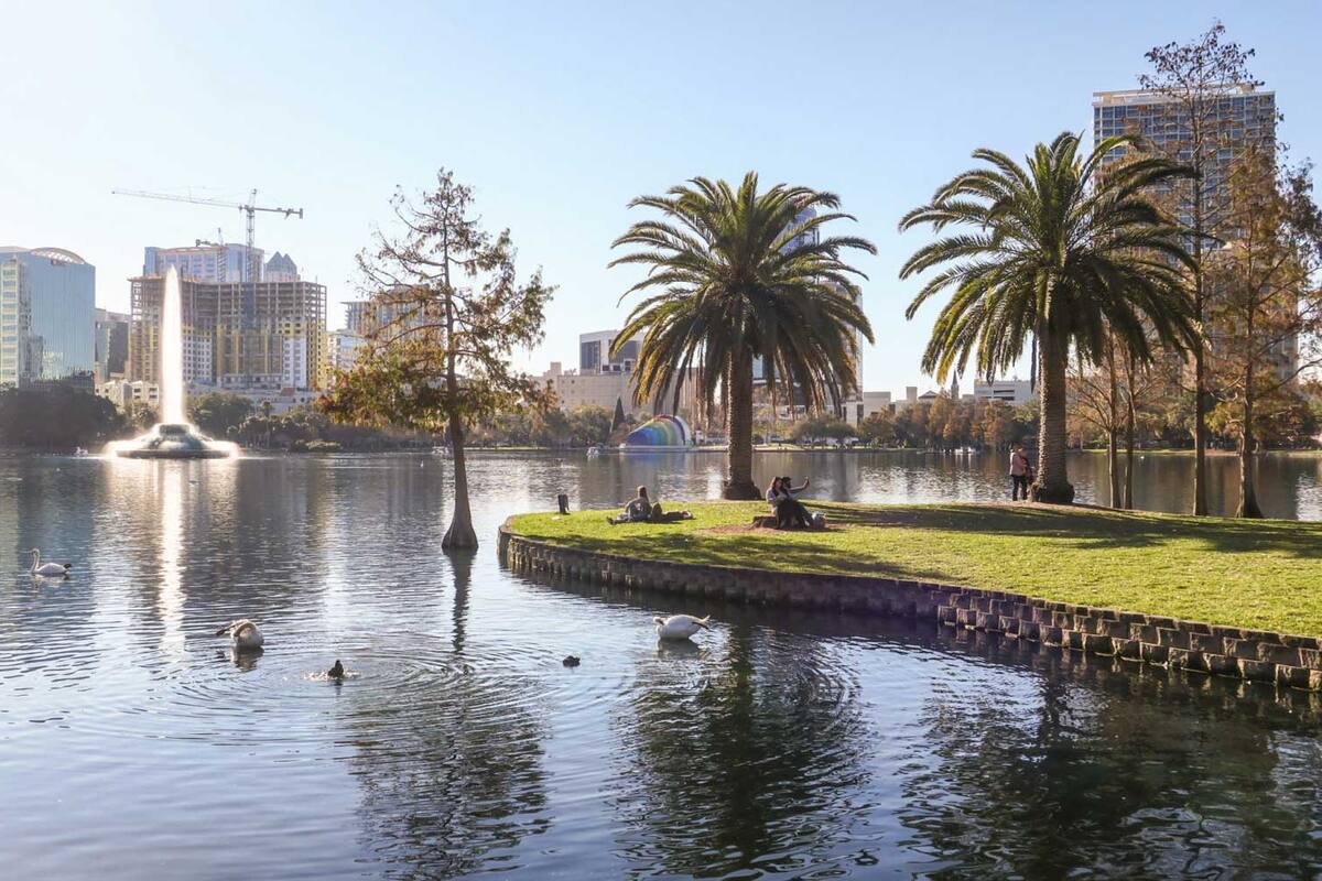 Orlando prohíbe el uso del plástico en parques y teatros