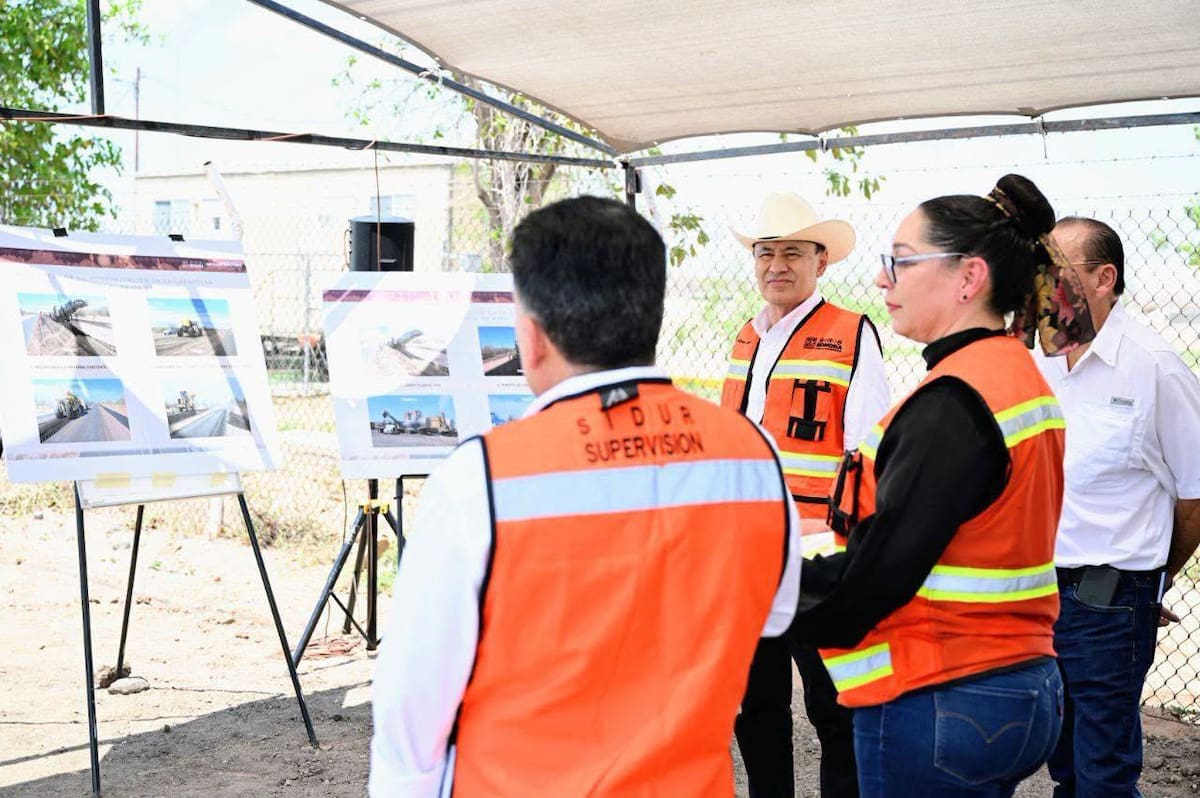 El gobernador Alfonso Durazo supervisó el avance de la ampliación de la carretera Hermosillo-Bahía de Kino. FOTO: ESPECIAL