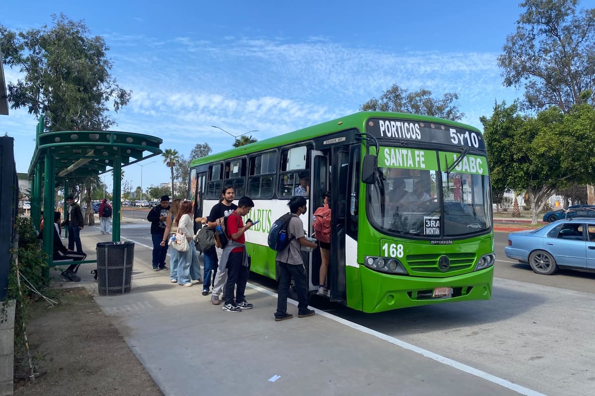 Estudiantes de UABC usan nueva ruta a Santa Fe, pero reportan retrasos nocturnos