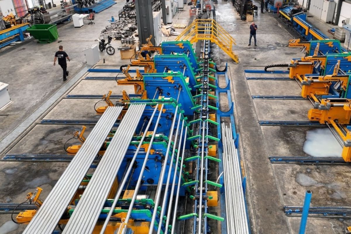 La industria manufacturera de México acelera la producción de servidores e hibridos para proteger el 85% de las exportaciones dirigidas a EEUU bajo el T-MEC