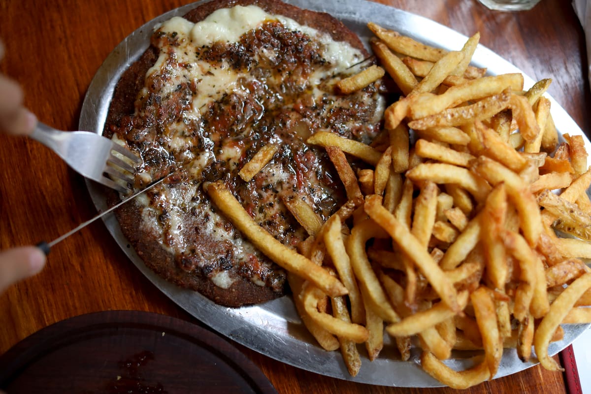 Dan pelea veganos y vegetarianos en el reino del asado