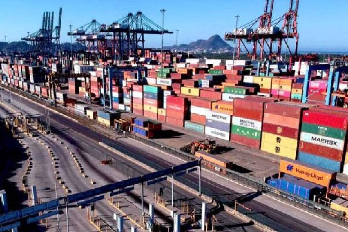 Roban en Manzanillo 20 contenedores con oro y plata