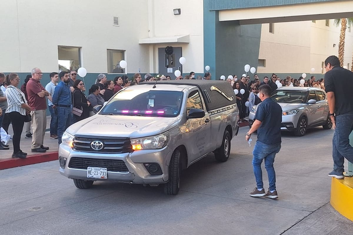 Con un homenaje, familiares, amigos y compañeros dan el último adiós a Zelma Quintero y sus hijos