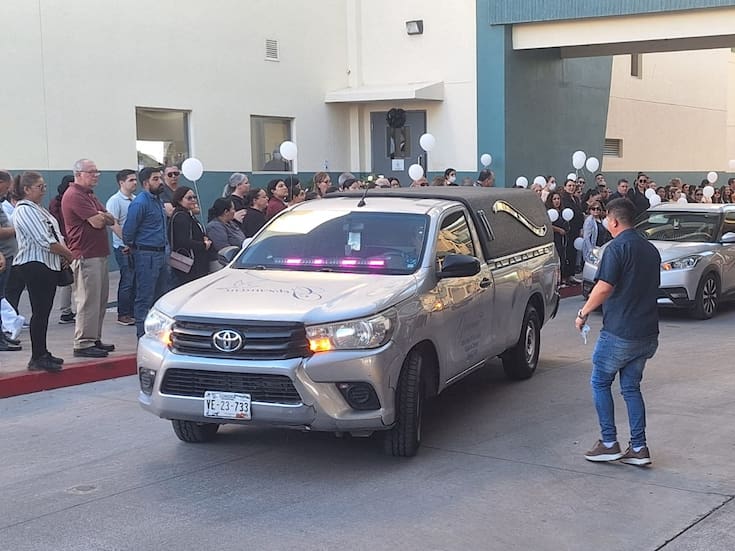 Con un homenaje, familiares, amigos y compañeros dan el último adiós a Zelma Quintero y sus hijos