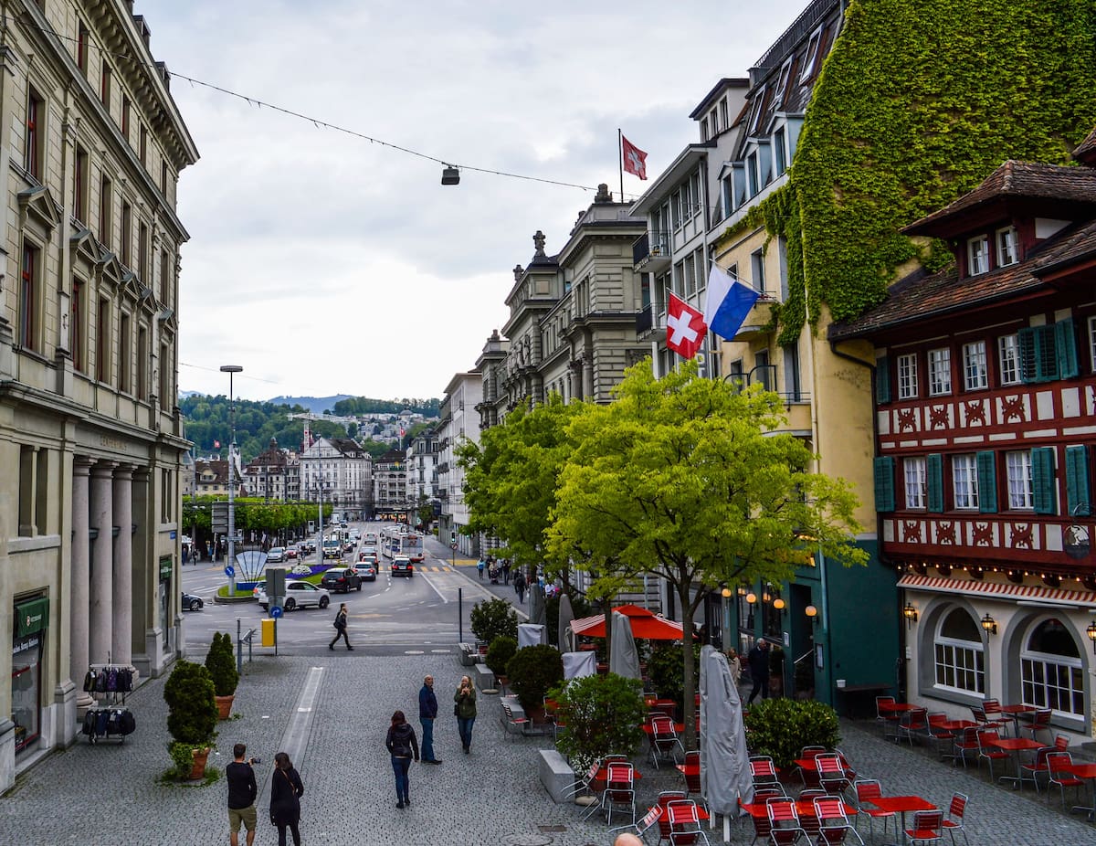 El referéndum divide a Suiza entre quienes apoyan frenar la inmigración y quienes advierten riesgos económicos y laborales. Foto: Pexels