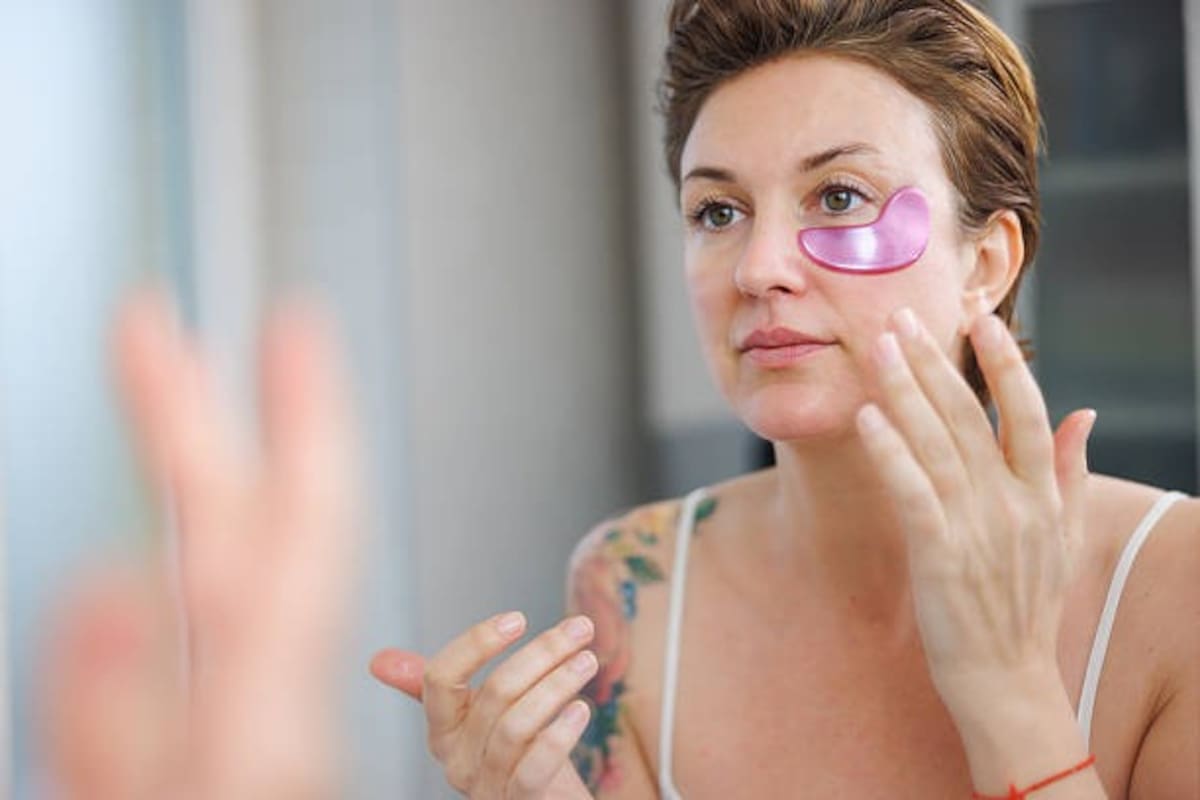Beneficios dermatológicos de usar parches de hidrogel para ojos en vuelos largos
