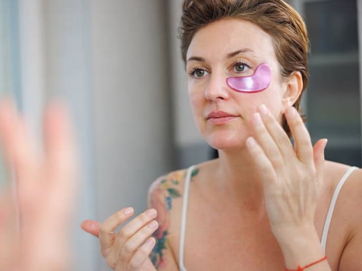 Beneficios dermatológicos de usar parches de hidrogel para ojos en vuelos largos