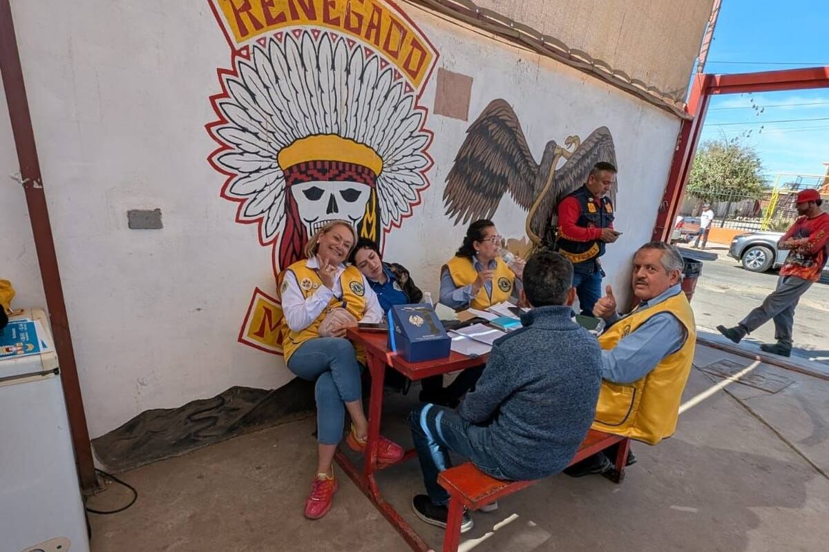 Cuarenta personas con problemas auditivos reciben un aparato para volver a escuchar bien