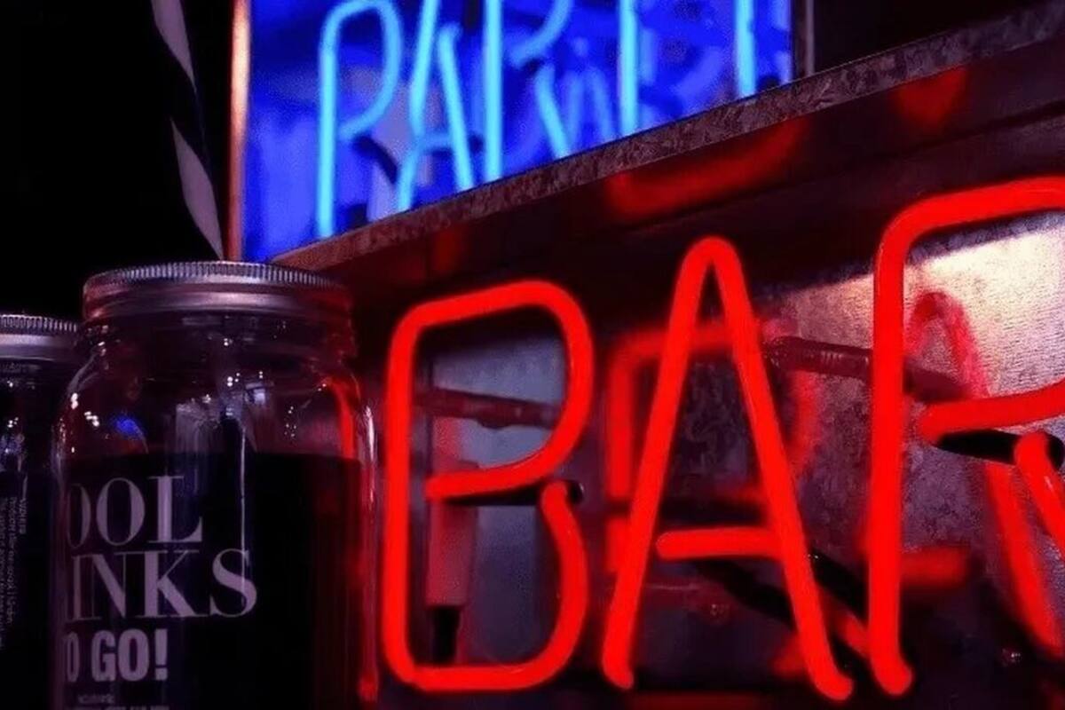 Hombre muere en Chihuahua tras golpearse la cara contra la barra de un bar