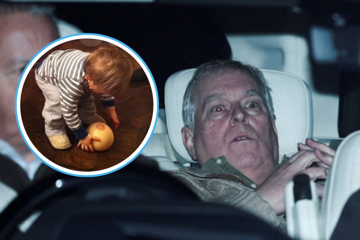 Príncipe Andrés aparece con un niño y una pelota con forma de pecho en nuevas fotos de los archivos Epstein