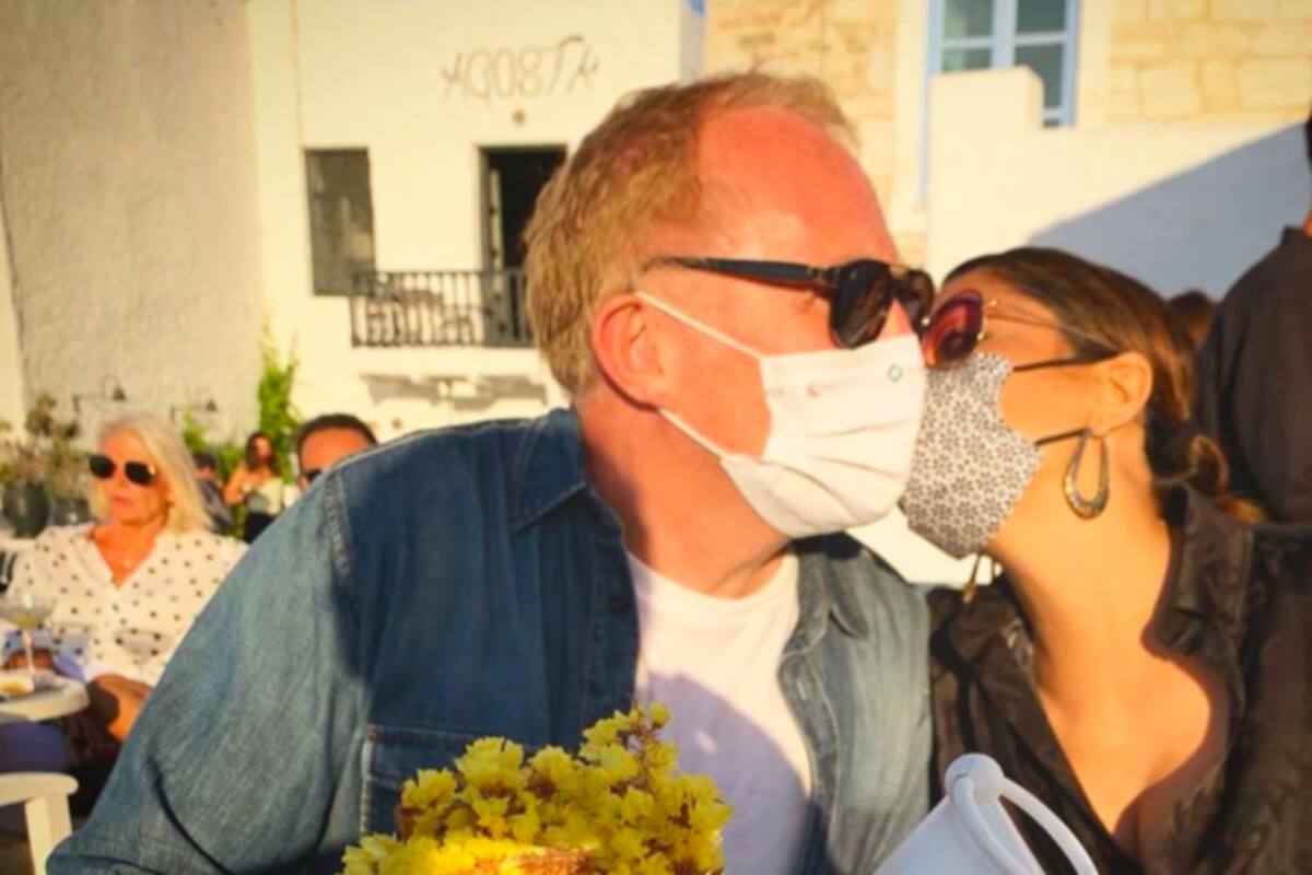 "El amor en tiempos de coronavirus": Salma Hayek publica beso en pandemia